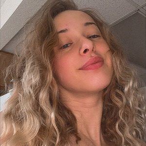 Meet your Posher, Emiley